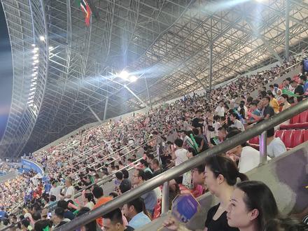 #亚运 #李刚仁 #足球 #比赛现场
在金华体育馆现场看棒子踢球,氛围感拉满。期待#国足 10.1在黄龙体育馆创造奇迹!