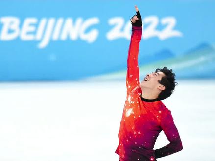 花样滑冰男子单人滑比赛,美国选手陈巍获得冠军。#花样滑冰 #北京冬奥会