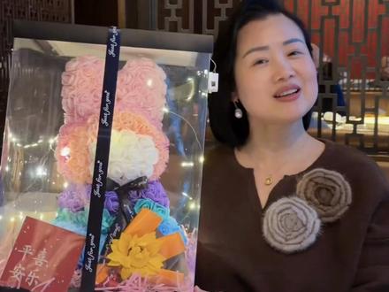 小生活的大幸福就是和最亲爱的妈妈一起过节日🥰 我和妈妈都是喜欢仪式感而且知足常乐的人~互相在身边陪伴就是最好的!生活就是如此~#妈妈 #38女王节