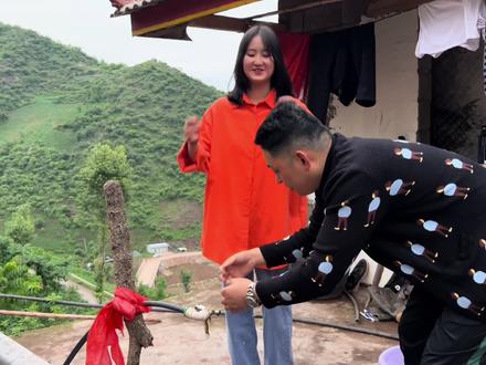 阿龙去看星星,他哥气势汹汹的回来,最后化敌为友成好兄弟 #一定要看到最后 #总有人翻山越岭为你而来