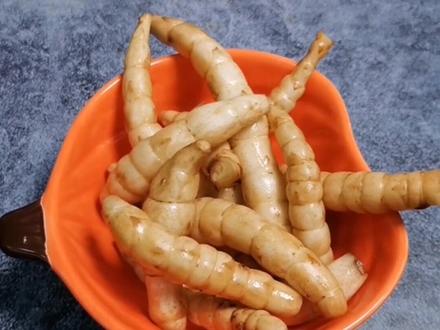 小时候常吃的小咸菜,我们这儿叫“地溜儿”不知道你们哪儿叫啥名字,说来听听呗😄#农村美食 #寻味山西 #大自然的馈赠 @DOU+小助手