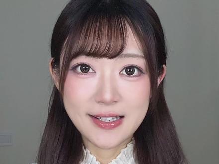 2种日系感腮红画法💖缩面中+显瘦双buff 宝宝们快来一起学这两种日系光泽感腮红打法~
长中庭、扁平脸或者面中凹陷的宝子真的要码住!
不管是想显脸小还是想减龄都适配
画完直接缩短面中 精致又可爱!!
普通女孩也能轻松拿捏日系氛围感~
而且超简单,新手也能学会!
混油皮夏日也完全不粘头发 不融妆
宝宝们一起学起来!
#日系妆 #腮红画法 #腮红教程 #缎光腮红 #新手化妆教程