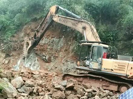 #322国道起动了,开始造桥!下大雨还在干!