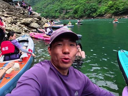 天峨蓝刀鱼桨板旅行 五月八日天峨蓝刀鱼风暴实况,喧闹的假期过后,一切回归平静,人少景美鱼多#桨板旅行肖教练 #蓝刀鱼风暴肖教练 #天峨桨板肖教练 #天峨县暴雨后续 #天峨旅游攻略