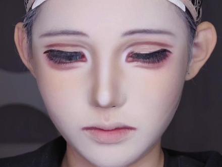 #cos #鬼灭之刃 #眼妆 #时透无一郎 #新手化妆教程 时透无一郎妆教来啦!这个妆的超级简单,快快练起来