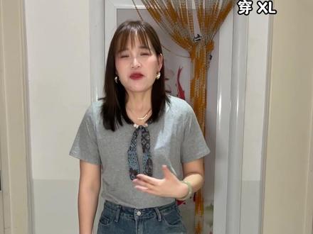 复古丝巾飘带V 领复古短袖,风格别致耐看,柔软透气,版型工整,简单搭配就能穿出精致高级感!#短袖 #复古 #减龄穿搭