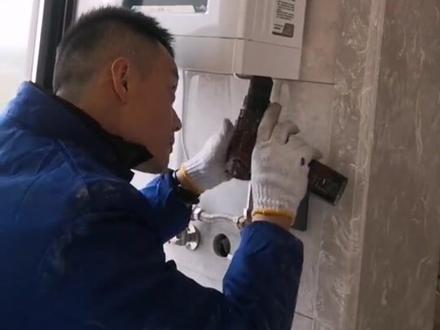 燃气热水器##万和
零冷水有回水管管路正确安装方法