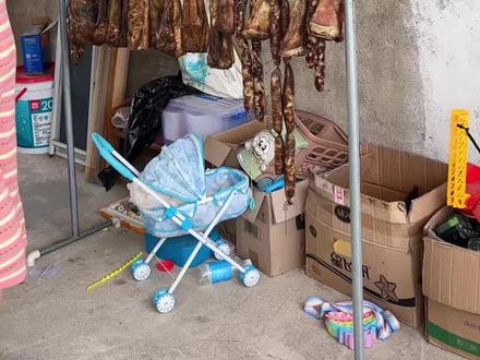 老公去兼职快递分拣,12个小时挣了192元,
一家三口花三块钱做饭的生活#日常vlog #10亿流量扶持计划 #出租屋的生活 #我要上热门🔥