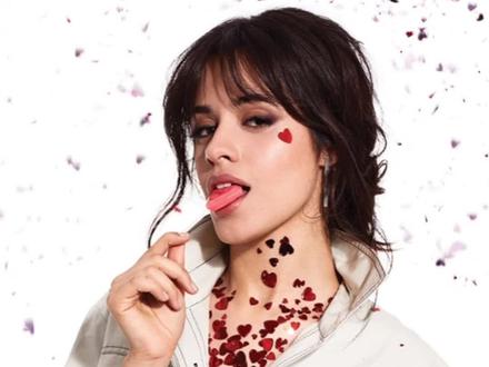 #音乐推荐 2017年,古巴籍美国歌手/词曲作者“卡妹”Camila Cabello,携手 说唱歌手Young Thug,共创冠军单曲《Havana (哈瓦那)》,舒服的清冷曲风,充满了加勒比海风情,前奏响起就牢牢把人抓住,非常值得让人单曲循环的一首音乐作品!
#歌单种草计划 #Havana #CamilaCabello #欧美金曲
@DOU+小助手