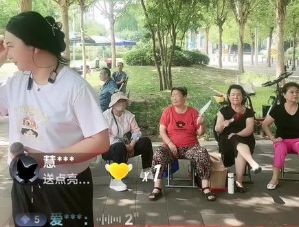 #一路有戏刘飞飞傻丫头 ,户外直播,下午两点半,真人真唱没有对口型