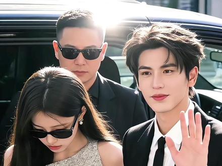 当我把自己的照片和爱豆的照片交给豆包 你就会得到 #狗仔跟拍 超权威的和明星ai合照 豆包还是太全面了!#豆包ai #豆包P图已经nextlevel了 #站姐视角
ai爱豆合照 #豆包P图明星合照教程 ai合照生成双人照 我和爱豆被发现了 跟拍 曝光