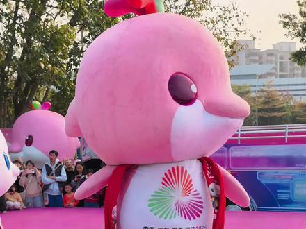 广州鸡士尼❗️你要的大湾鸡奥体嘉年华攻略来了!请到广州过大年看大湾鸡!@广州市文化广电旅游局 @大湾鸡奥体嘉年华 @广东文旅 #大湾鸡 #大湾鸡奥体嘉年华 #过年氛围提前搞起来了 #青年创作者成长计划 #起猛了大湾鸡带我提前过年