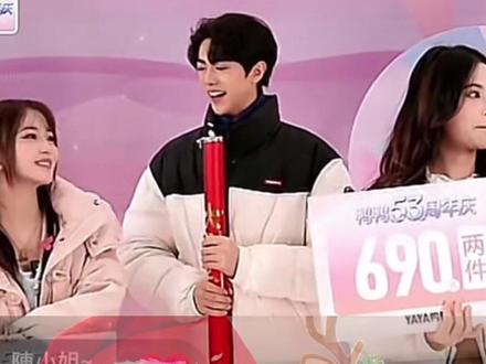 一句我老婆来了,看把纳迪尔激动的,真的很真诚的纳迪尔,在向全网宣布自己的爱情💓#盈公主和纳迪尔 #姐弟恋可以有多甜 #爱情来的时候挡也挡不住