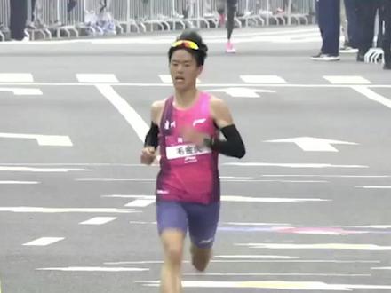 出道即巅峰!个人首马成绩2:07:35,#00后小伙毛金虎获锡马国内冠军 #无锡马拉松 #毛金虎