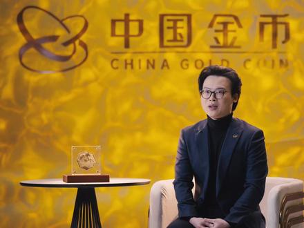 看2026中国丙午(马)年 1公斤梅花形金质纪念币,连鬃毛纹理都透着巧思,这才是藏在手里的文化感!#马年生肖币我的传家马 #2026马年生肖币来了