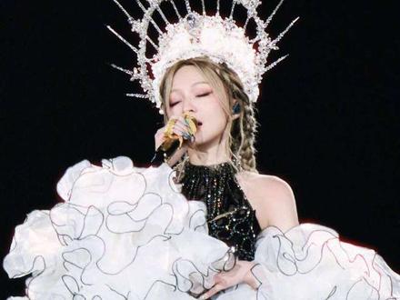 锐评张韶涵觅光巡回演唱会造型第二期
#张韶涵#张韶涵觅光巡回演唱会 #张韶涵造型 #张韶涵演唱会 #张韶涵寓言