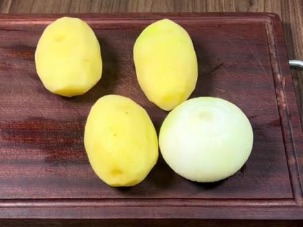 如果你的家里只有圆葱,不妨试试圆葱炒圆葱😈#圆葱#土豆 #薯条 #薯格 #吃瘦不饿瘦 #减脂餐