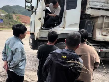 全国各地渣土车学员,先空车再重车工地实操实战。#b2新手 #带b2新手学徒 #b2新手零基础培训 #带b2新手上路实战 @抖音小助手 #渣土车的日常