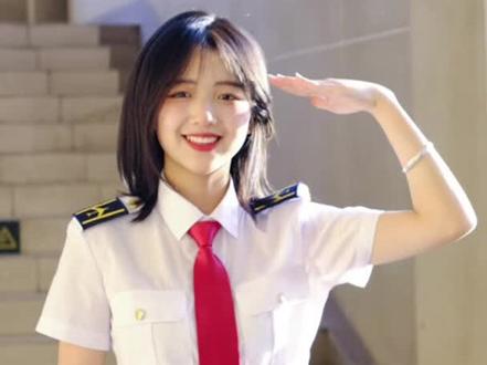 亲爱的高考生们,相信自己,只要眼里还有光,就一定追的到梦想!”“学弟学妹们,要始终相信,彼方尚有荣光在!”#高考加油#固原一中 #中国民航大学#法学生 #彼方尚有荣光在