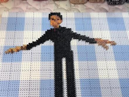 可是我觉得很神圣啊…
灵感来源:@小猫饼饼
图纸老师:撒老师@麗lili
老鼠干:@卷卷卷卷卷毛
#拼豆#撒贝宁老鼠干 #2026春晚