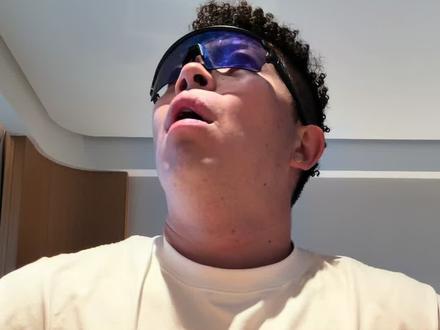 该感到羞耻的为什么是当事人???那些不尊重别人,伤害别人的人不该得到严惩吗???玩笑可以开,三观要正的啊!!!孩子们#牛教练