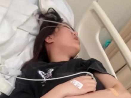 7月30日,浙江,#女子术后麻醉还未完全清醒当着十多个医生护士的面唱歌,网友:以后要找人堵住自己的嘴