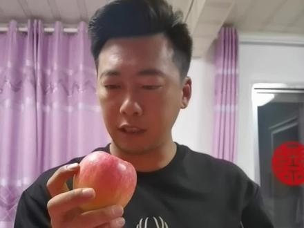 最有潜力的一个品种,爱妃#果树管理技术 #三农 #苹果套袋 #苹果种植 #果颜出色