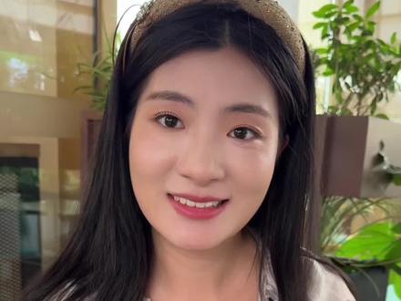民政局门口遇到了一位刚遇到不幸的女人。