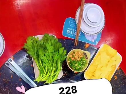 谁说傣族不吃羊肉,告庄这家黑山羊来吃的都是本地人,228正宗的带皮黑山羊快和家人一起来吧!#这店环境太好了 #食材新鲜才是硬道理 #西双版纳美食 #西双版纳生活 #羊汤 #美食探店 #这家店回头客超多 #玩转西双版纳 #爱吃爱喝爱生活 #附近美食 #加油餐饮人是最棒的 #唯美食不能辜负 #舌尖美食 #地方特色美食