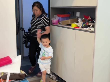 自从学会了网购,婆婆就会买买买!#人类幼崽 #隔辈亲 #内容过于真实 #自行车 #万万想不到 @sooibe书比官方旗舰店跨龄童车