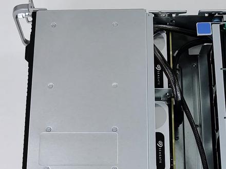 2U数据计算服务器
硬件配置 至强8173M 28核心CPU 1.5TB内存 SAS RAID5阵列 冗余电源