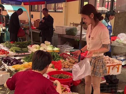 来谢坊吗?
妹妹请你吃酸黄瓜