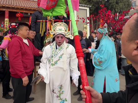 正月回隆最热闹! 今天带你们看火了200多年的空中大戏——回隆背阁!#回隆 #记录真实生活