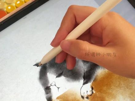 水墨风教程| 让你的猫狗看起来软fufu 掌握猫狗脸部结构区别,用水墨笔触画出软fufu质感!球体+纸杯画小狗,圆脸+小馒头画猫咪,留白技法让毛发更灵动~现在报名,课程还送电子日历模板,治愈感拉满~
#钟钟插画 #零基础学画画 #插画课程 #萌宠 #水墨风