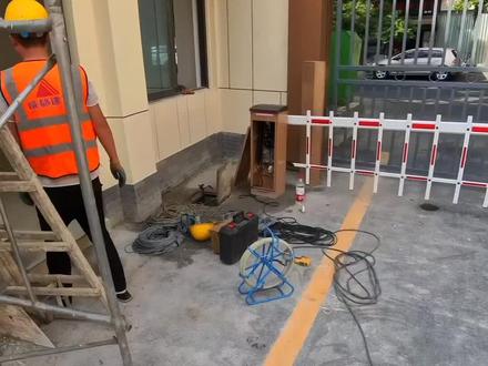道闸安装全过程,你学废了吗#记录工地生活 #道闸