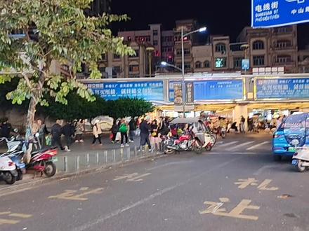 退休老两口在东兴吃快餐,看看花了多少钱?