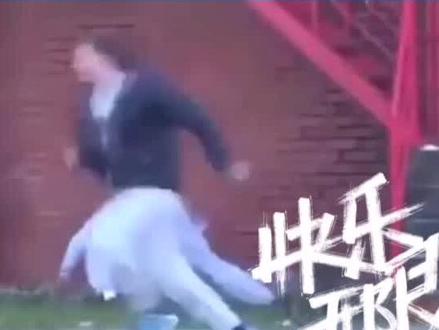 #危险时人跑的比兔子还快,人类的本能反应