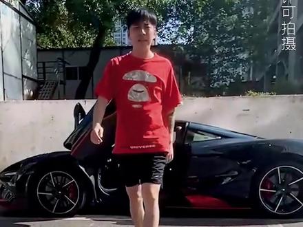 表哥被开除,表弟开豪车来迎接#周公谨 @小鞋生教父 @秦半仙