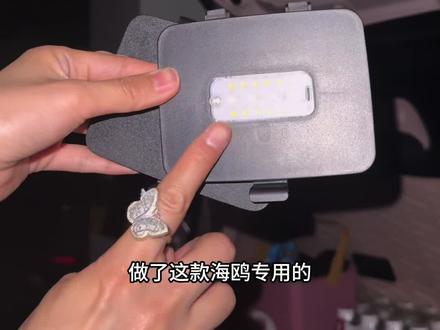 海鸥专用尾箱灯 比亚迪海鸥专用尾箱灯 真的后悔没早点发现这个后备箱感应灯,之前每次在后备箱摸黑放东西都超不方便c
这个灯一打开,后备箱自动亮;一关后备箱,它就自动灭。不管是晚上还是地库,有了它取放东西都轻松多了
~
安装也简单,一卡一扣替换原车盖板就行,完全无损!
充电款的设计,用专用数据线充一次,能用好久。对了,不管你是哪款海鸥都能用哦!#比亚迪海鸥尾箱灯 #比亚迪海鸥后备箱灯 #比亚迪海鸥阅读灯 #比亚迪海鸥实用配件