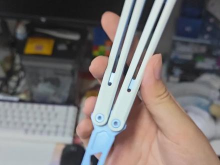 时零lite v2!第一时间买来评测啦 自费购买,相比第一代提升巨大,之前v1买来确实有点心理落差,这代真的是感觉各方面都做的完善啦甚至还降价了,也希望my能越做越好,特别感谢意语间啊,我真的抢不到@YOXJIN_ 意語間 @我不是满月 @MYPERFORMANCE #蝴蝶花式刀 #myperformance #时零 #时零lite