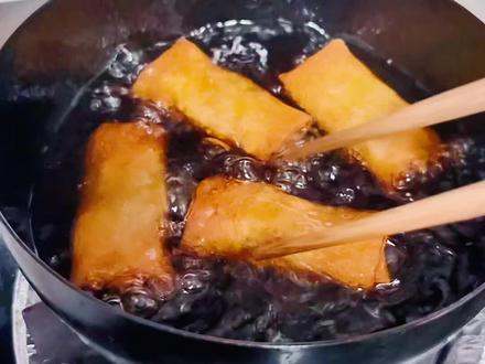 #跟着抖音学做菜 #炸春卷的正确方法
学会了记得交作业啊!@抖音小助手 @DOU+小助手