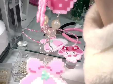 美乐蒂项链教程来啦 非常之匆忙 有不懂的宝宝可以💌问我
图纸在🍠栗原摇摇子
#手作diy #美乐蒂项链 #Lolita