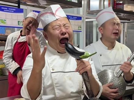 月亮的脸偷偷的在改变……