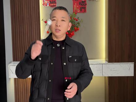 楼层高采光好!斜晖胡桃柜体,柜门选优雅白还是婷兰灰? 老魏直接给答案!
洛阳楼层高、采光绝的家人看过来!
斜晖胡桃深棕复古、质感拉满,
配优雅白和婷兰灰都好看,但风格完全不一样👇
#洛阳千年舟名优店老魏 #千年舟领跑enf级品质 #颜色搭配 #全屋定制 #现代简约