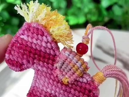 小马挂件教程慢动作视频教程新手入门教程编绳 #真实生活分享官 #编绳 #小马挂件 #小马挂件教程 #编绳教程