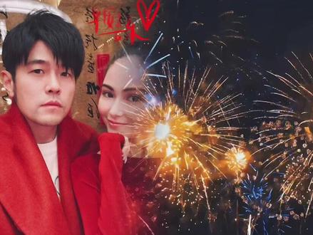 除夕夜 新年快樂🎆🎉🎉 丙午迎春,駿馬嘶風!願您新歲如騏驥躍平原,一日千里展宏圖;似天馬行雲端,扶搖直上九萬里。春暉照路,馬蹄聲碎皆是福;鴻運當頭,揚鞭奮進贏天下! #周杰伦 #昆凌 #新年快乐 #除夕夜幸福瞬间