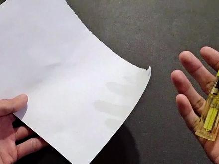 据说点燃A4纸,就能形成好看的烟雾瀑布?帅小伙亲测#趣味实验 #科学小实验 #学生党 #一定要看到最后