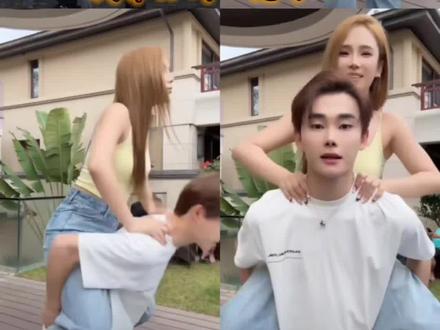 #龙浩天 #龙浩天瑶瑶 #兄妹俩 #背着她 #替你圆梦 队长让妹妹背他,妹妹把哥哥背起来了,队长:重不重,妹妹:不重 换队长背妹妹了,说妹妹好轻啊!队长把妹妹放下来,说瑶瑶你过来,我背你,姿势都准备好了,妹妹都看不下去了,队长你想背瑶瑶,我替你圆梦了,以前你俩互相背对方的时候真的很甜很美好,希望你加油!早点追回来,到时候背个够亲个够,天天给我们撒狗粮,妹妹以后就有嫂嫂了@龙浩天🐲 (4.10中午12点生日庆) @龙浩天🐲(生活号) @AI瑶瑶☀️ @瑶瑶小撑腰☀️ @龙浩天妹妹🐰