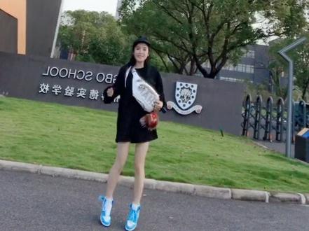 接妹妹放学 两个不协调姐妹哈哈哈