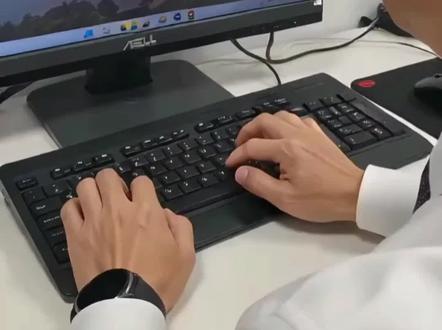 还在微信里编辑截图?Win+Shift+S一步搞定标注! 每次截完图都得打开微信编辑?其实按Win+Shift+S就能框选截图!点右下角通知进入编辑器,画圈、箭头、文字、高亮想标就标~标完直接保存,比微信编辑快太多啦✨
#电脑知识 #截图工具 #WinShiftS #干货分享